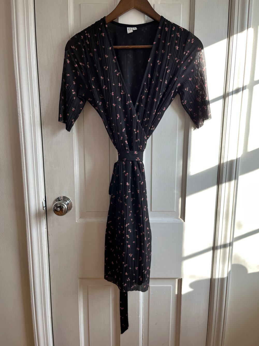 & Other Stories Pleated Mesh Wrap Mini Dress Rose Floral Black Pink US 2 Small